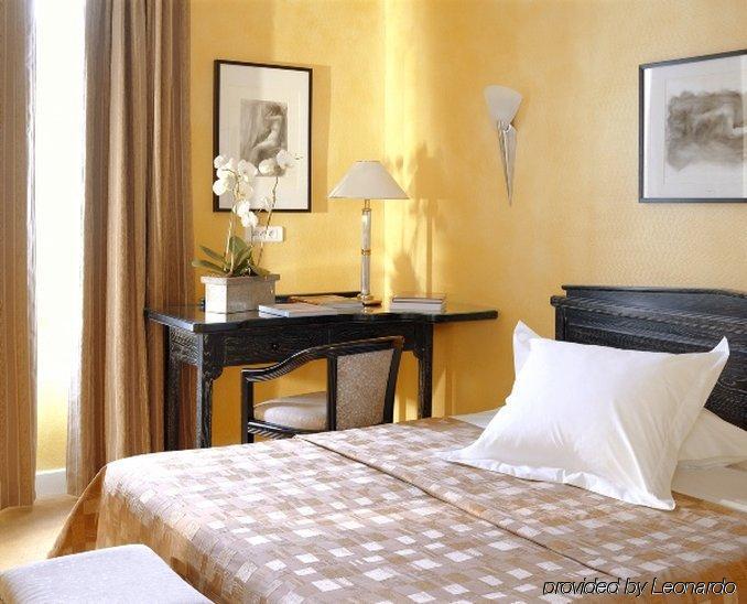 Hotel Restaurant Napoleon Fontainebleau Habitación foto